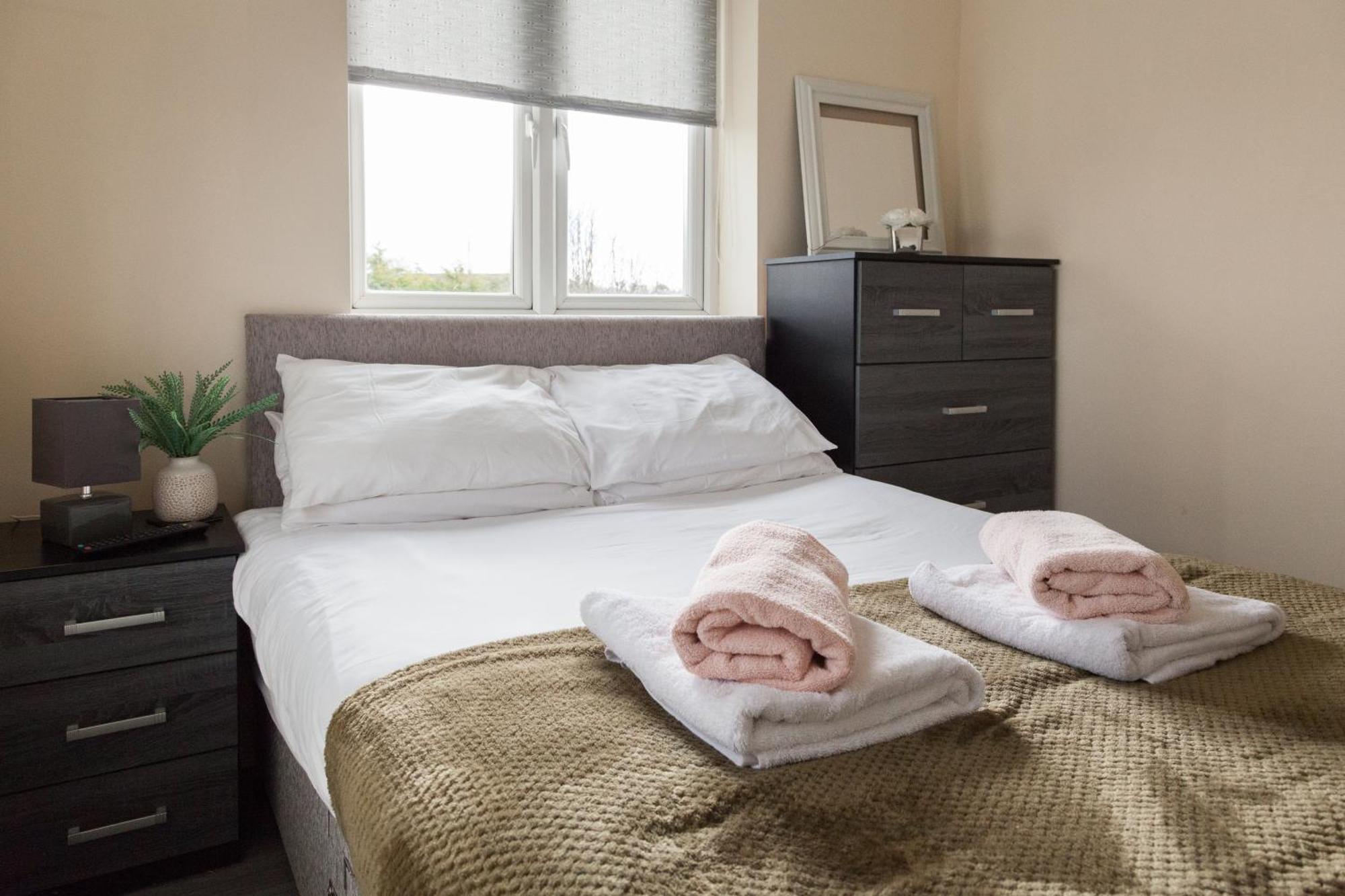 נואוסלי Pinfold Court Apartments מראה חיצוני תמונה