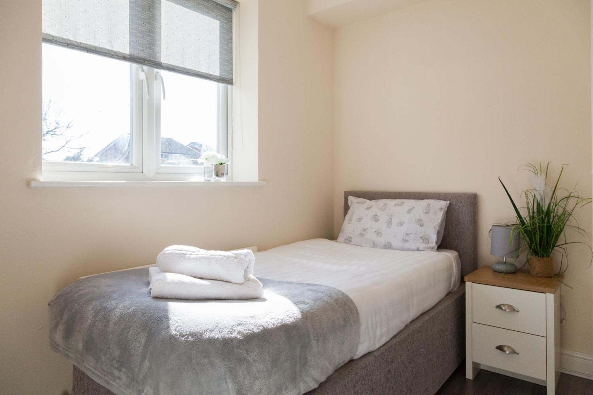 נואוסלי Pinfold Court Apartments מראה חיצוני תמונה
