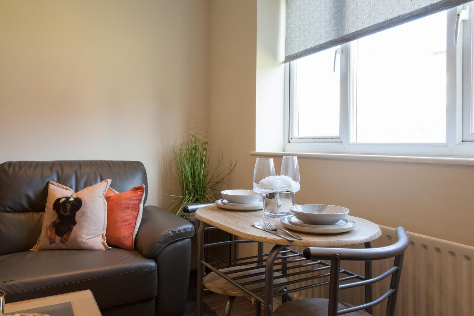 נואוסלי Pinfold Court Apartments מראה חיצוני תמונה